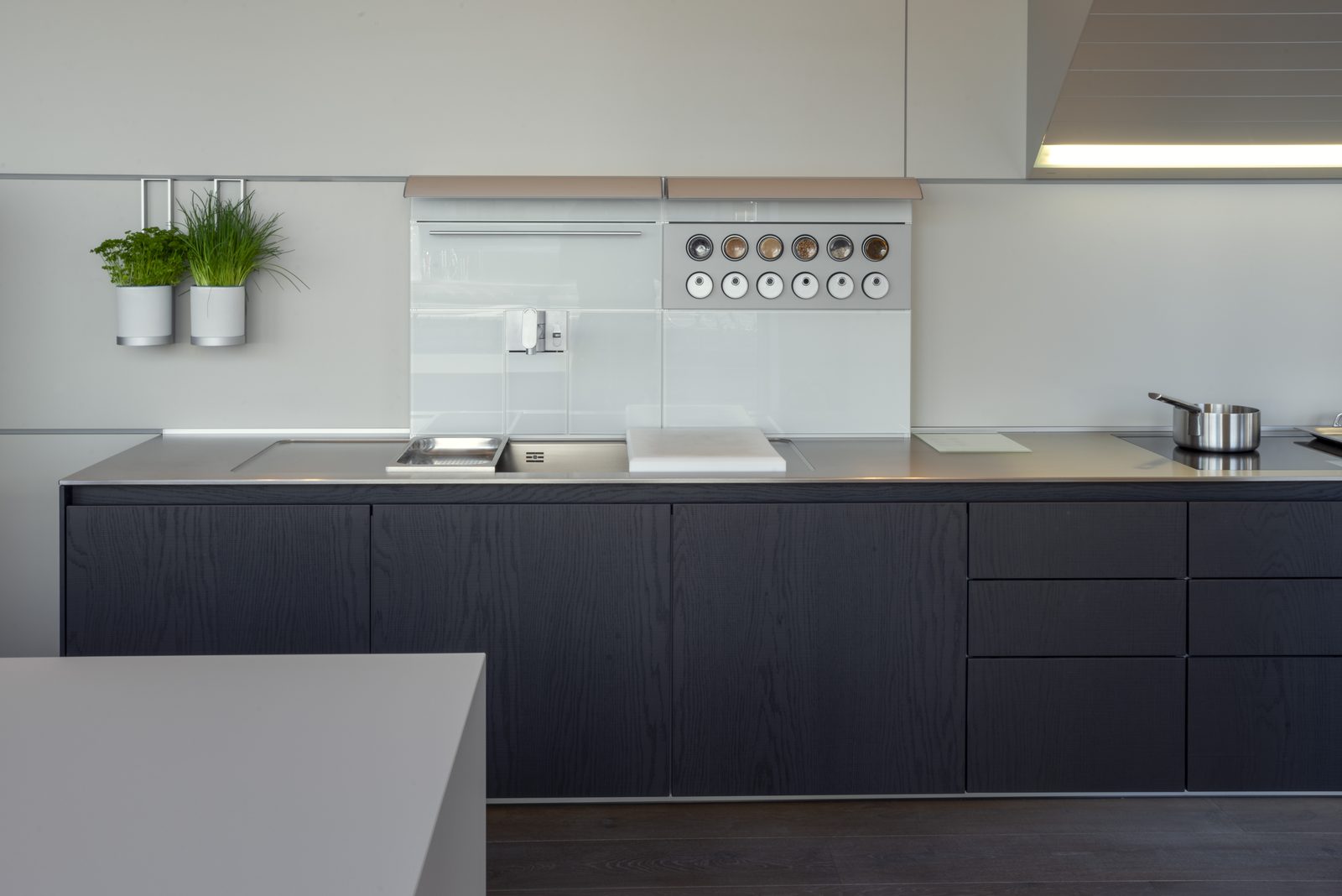 Black oak with spice rail