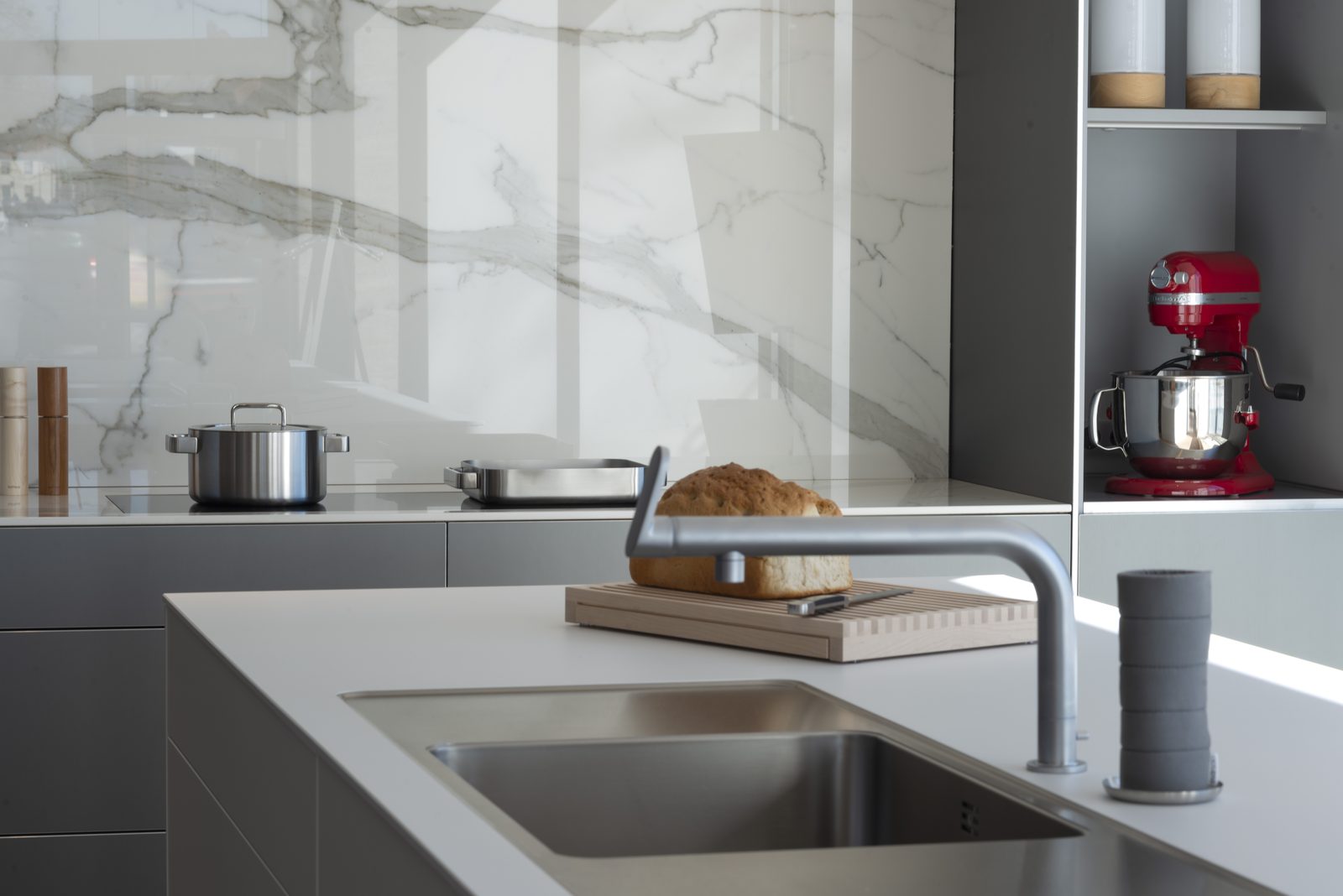 Marble splashback with bread slicer and KitchenAid